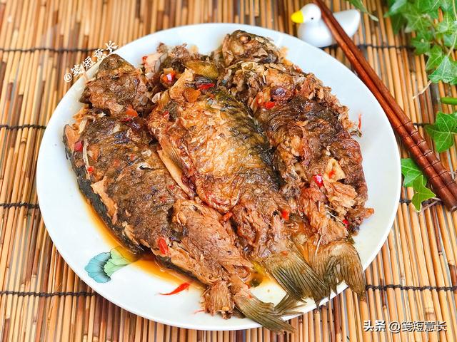 香酥鲫鱼最正宗做法，上桌连骨头都不剩