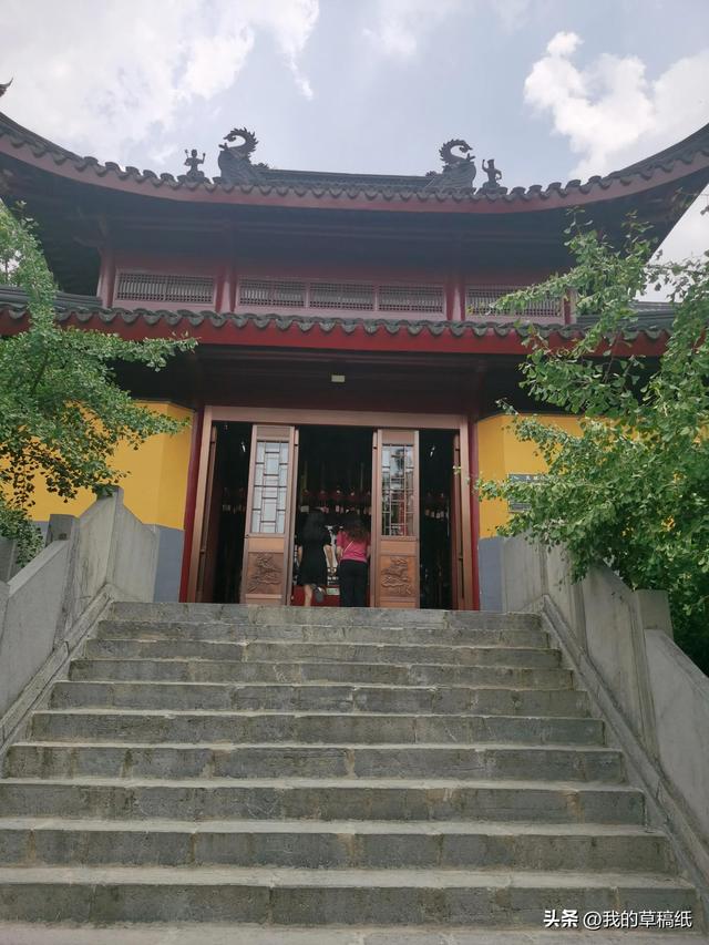 鸡鸣寺在哪个城市，古鸡鸣寺地点（天太热，南京鸡鸣寺的樱花开了）