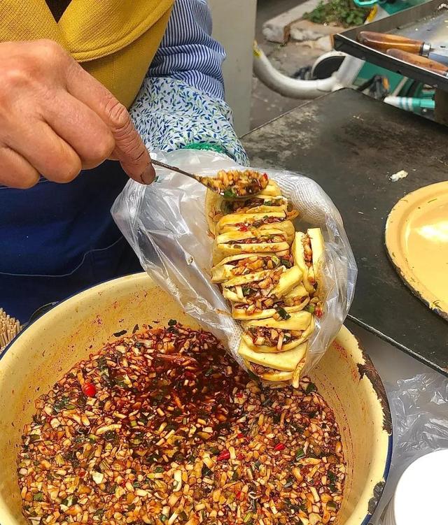 云南十八怪美食，云南最难忘的十道美食（云南十八怪之牛奶做成片片卖）