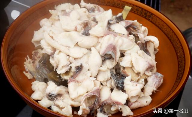 炖鱼放花椒大料吗，炖鱼最好放哪些调料