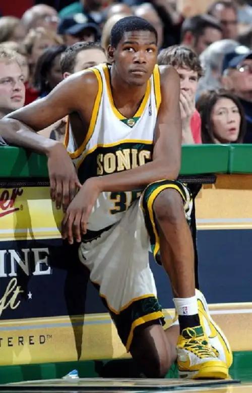 nba黄蜂队有哪些球员，NBA球队中山猫黄蜂