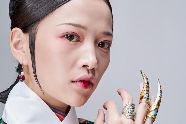 诗经中描写弃妇的诗是，诗经写弃妇的诗（江有汜是诗经中描写一位弃妇写给薄情丈夫的一首诗歌）