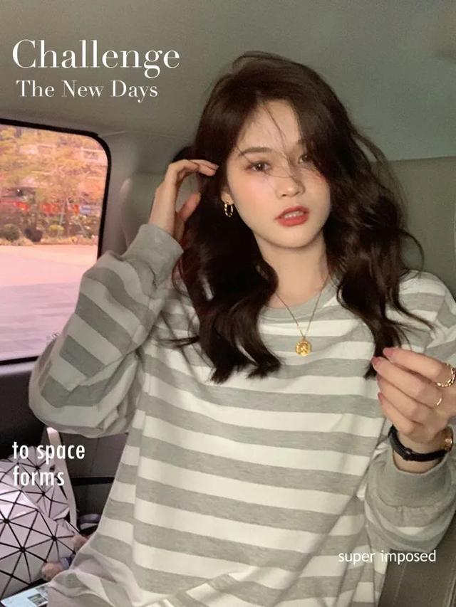 秋冬长款卫衣怎么搭配好看，长款卫衣下面别配小脚裤