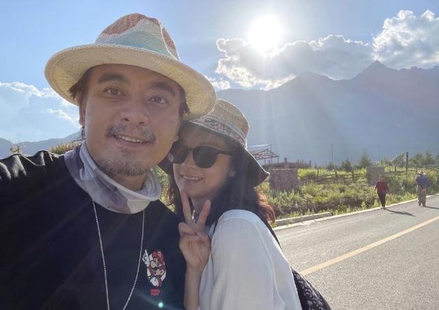 章龄之陈龙的年轻照，都在说她是陈龙老婆、薛之谦前女友