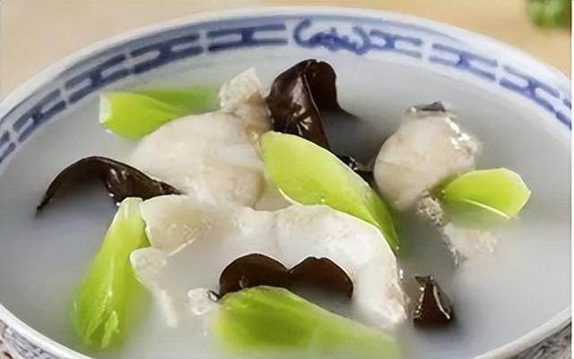 什么鱼汤最有营养，什么鱼汤好吃又营养简单（保证鱼汤浓白营养）