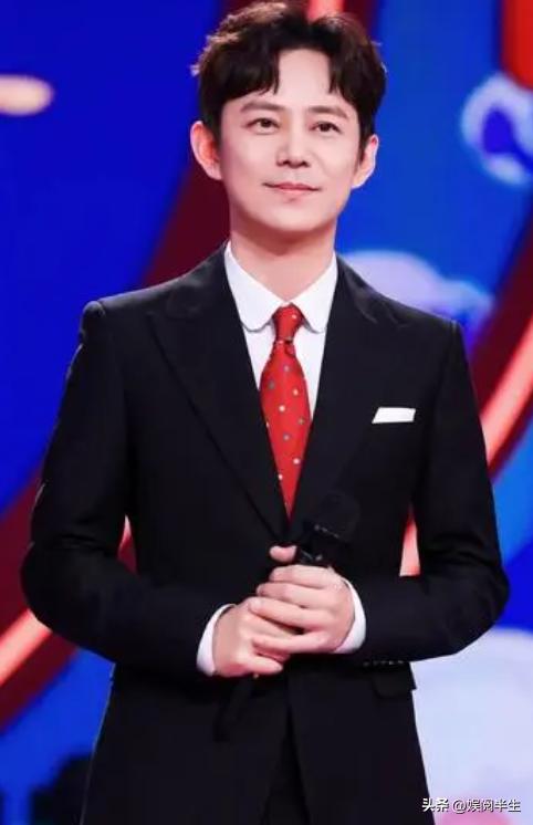 年龄和颜值不成正比的几位明星，明明长得不好看