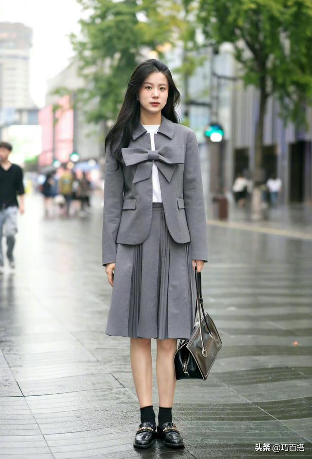 西装阔腿裤搭西装上衣，别再用西装搭西裤了