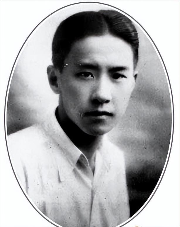 他是袁世凯之孙，袁世凯的后代子孙