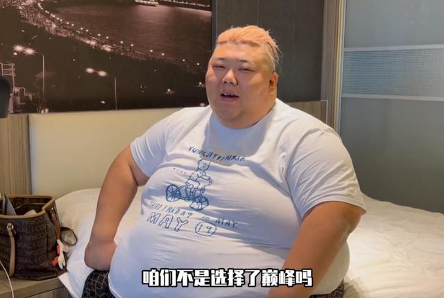 肥胖腿发紫(大腿肥胖出现紫色血纹)