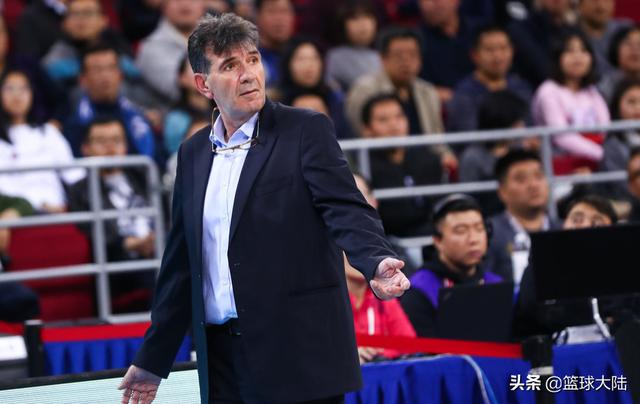 北京首钢主教练，北京首钢男篮主教练水平评价（解立彬正式下课）