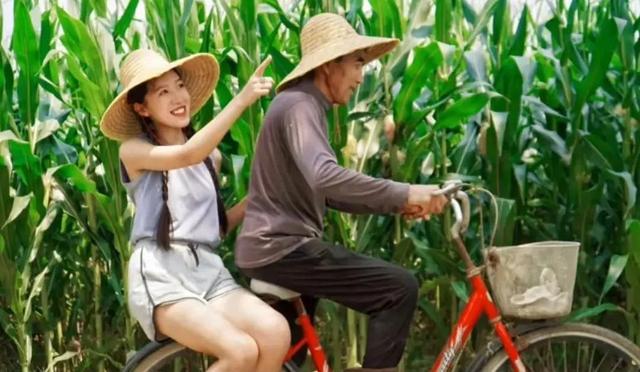 麦小登跟男友初见面，带着父亲嫁给青梅竹马