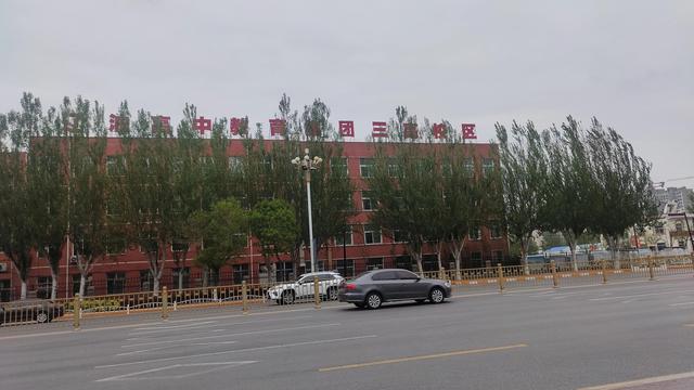 盘锦向海大道与商贸北街交叉路口，盘锦市向海大道