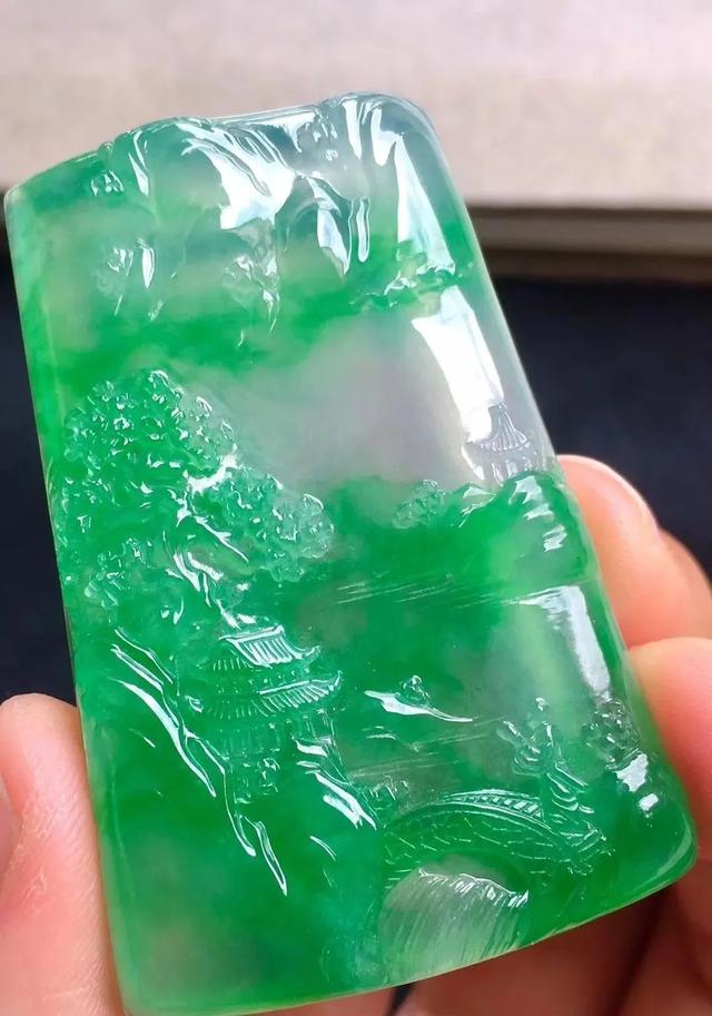 怎么鉴别真假翡翠，翡翠怎么辨别真假的最简单方法（肉眼鉴别翡翠真伪不是难事）