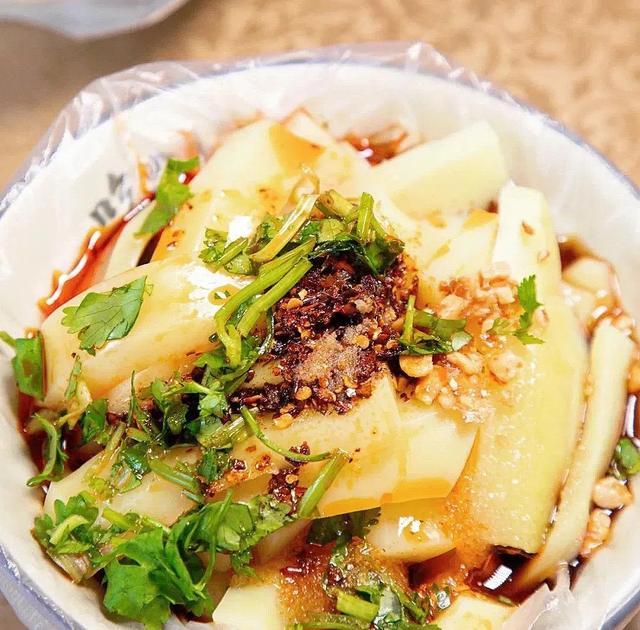 云南十八怪美食，云南最难忘的十道美食（云南十八怪之牛奶做成片片卖）