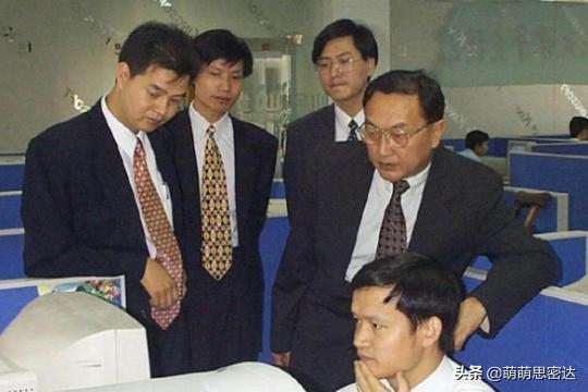 联想公司曲折史，危机、高光、低谷与新生
