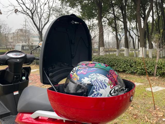 铃木ue125最新评测，一款适合通勤的神车