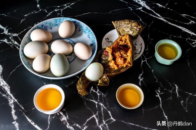 红头绳的民间传说，奶奶用五色丝线缝一把小扫帚