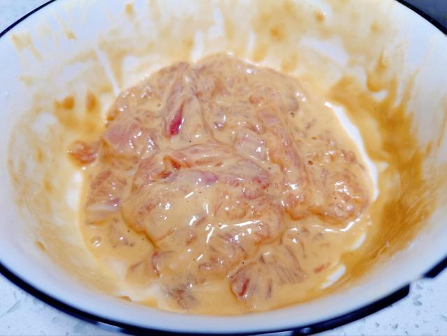 正宗糖醋汁的比例，糖醋汁正宗比例（这才是糖醋排骨正宗又好吃的做法）