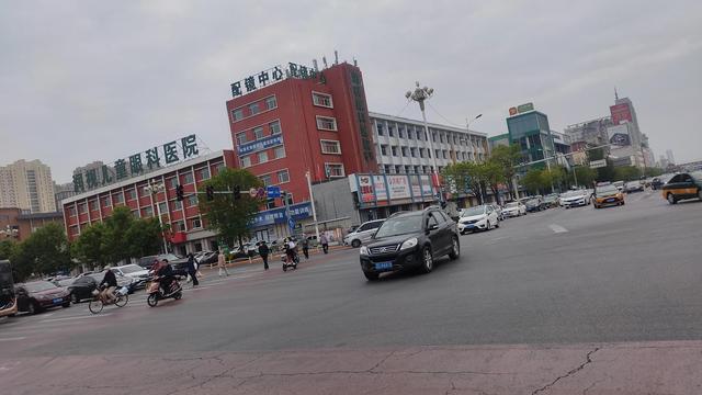 盘锦向海大道与商贸北街交叉路口，盘锦市向海大道