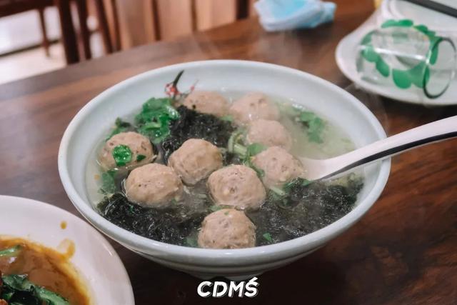 广州人吃成都火锅，广东女生被室友带去第一次吃成都火锅