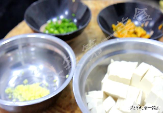 天然石磨豆腐的做法，传统古法用石磨打豆腐的全过程