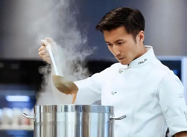 明星身高排行榜，30位当红男明星身高对比（男明星跟关晓彤同框暴露真实身高）