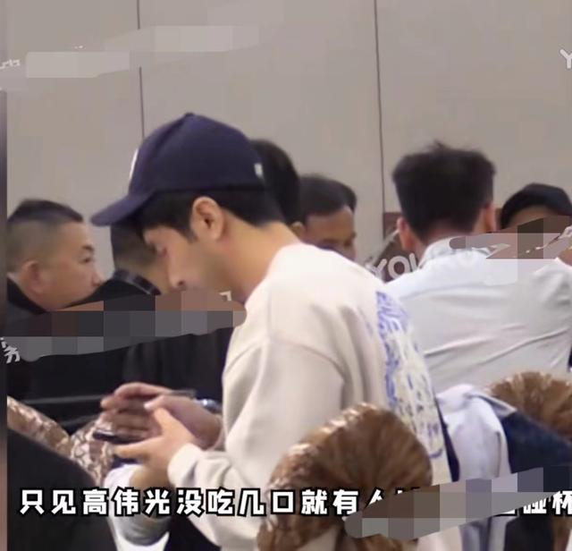 周一围赵薇撒狗粮集锦，周一围猛抽雪茄满脸通红