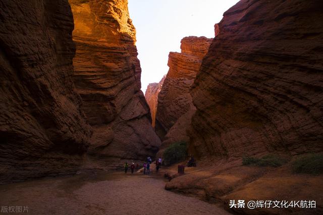 天山峡谷独库公路最美景点，天山山脊上的一条风景大道