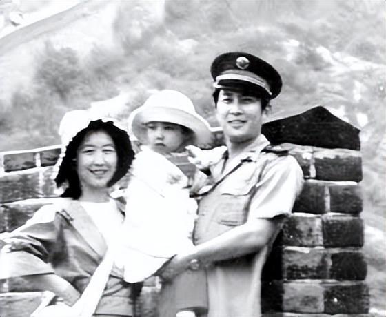 唐国强的妻子是谁，唐国强两段婚姻（唐国强前妻和现任是谁）