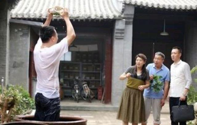 门家柱第24集，跟我回家剧中门家柱差点把钻头核心技术卖给外国