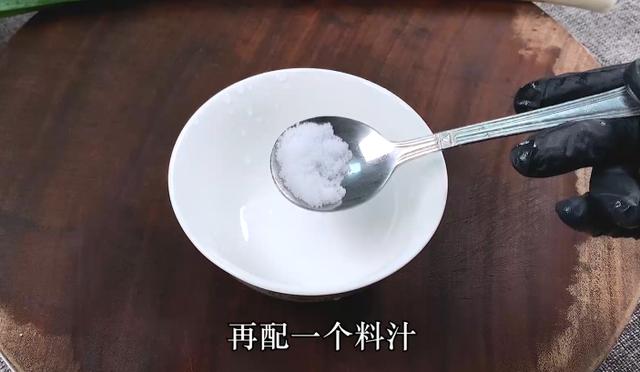 酸菜肥肠的做法，酸菜焖肥肠做法