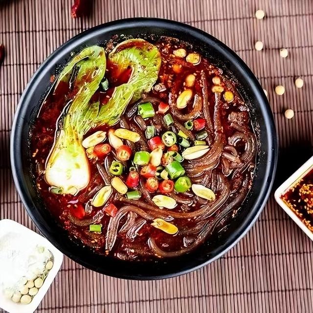 重庆小吃排名前十名，重庆十大必吃美食重庆最有名小吃（重庆这10家特色美食）