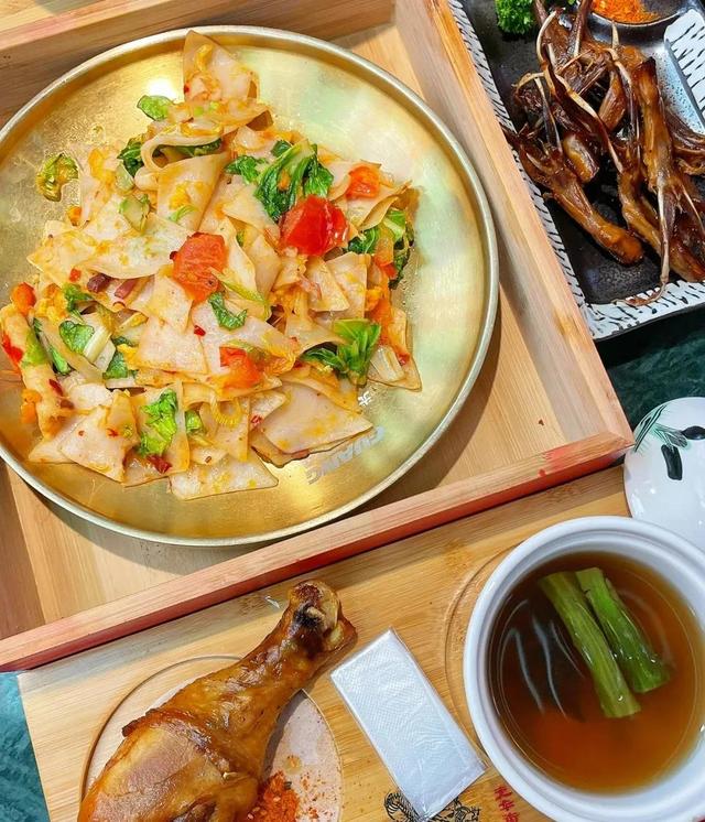云南十八怪美食，云南最难忘的十道美食（云南十八怪之牛奶做成片片卖）