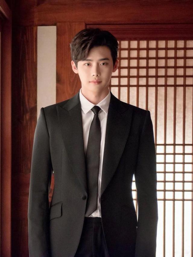 李钟硕演过的韩剧，韩国李钟硕主演的电视剧有哪些（近10个月口碑最佳的7部律政韩剧）