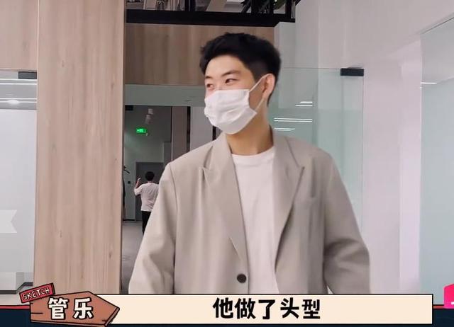 闫佩伦一年一度喜剧大赛助演，成为喜剧大赛2的最大赢家