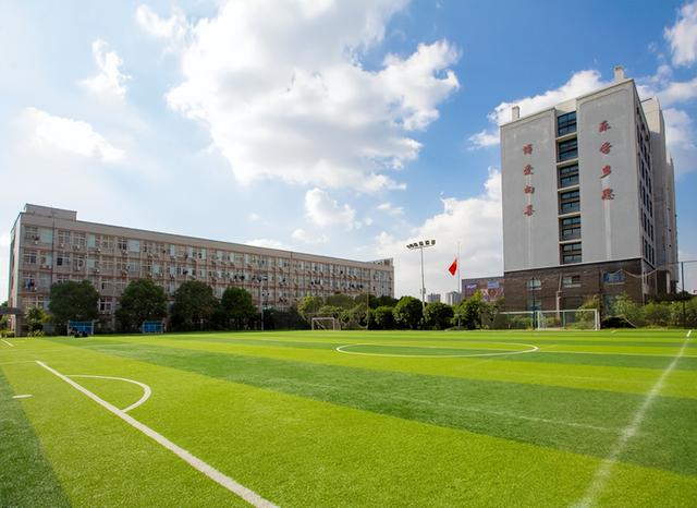 私立学校和公立学校哪个好，公立学校跟私立学校哪个好（读公立学校和私立学校的学生）