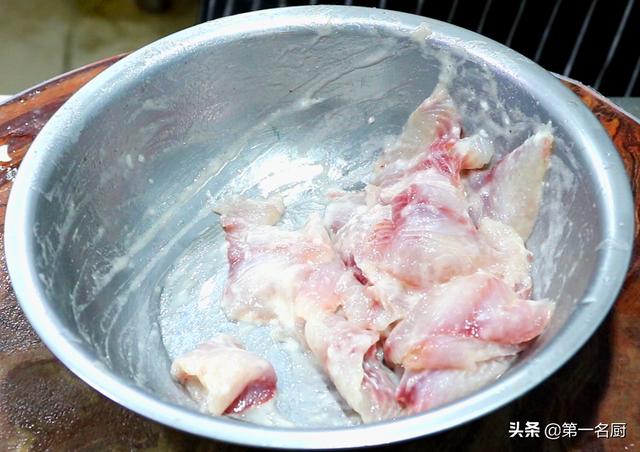 炖鱼放花椒大料吗，炖鱼最好放哪些调料