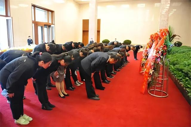 遗体为何至今栩栩如生面色红润，毛主席遗体为何至今仍栩栩如生