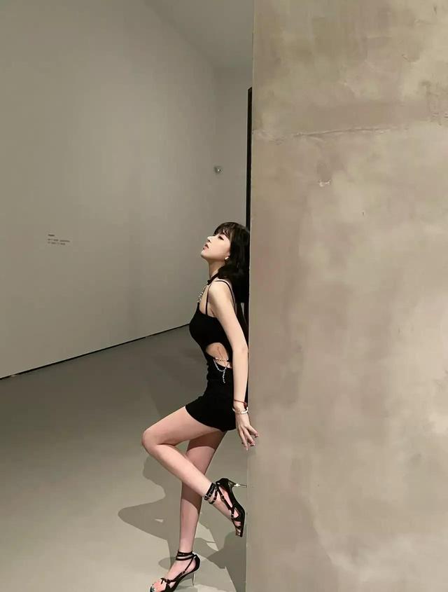 什么是招牌动作，老一辈人骑自行车的“招牌动作”