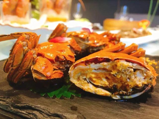 吃大闸蟹的详细吃法，大多数人还不会吃大闸蟹