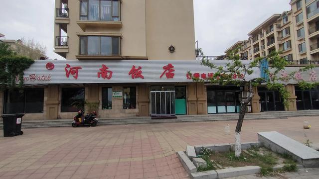 盘锦向海大道与商贸北街交叉路口，盘锦市向海大道
