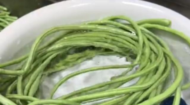 干豆角要泡多久，干豆角如何泡发（大厨教你做一道干豆角超级镇）