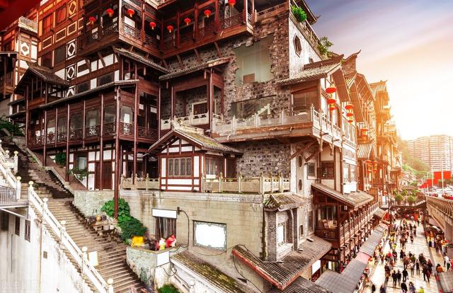 洪崖洞的历史由来，洪崖洞成为网红景点的原因