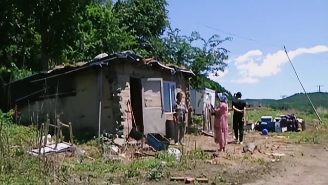 东北诡事真实案例，奇女子刘玉平和大蛇同吃同睡