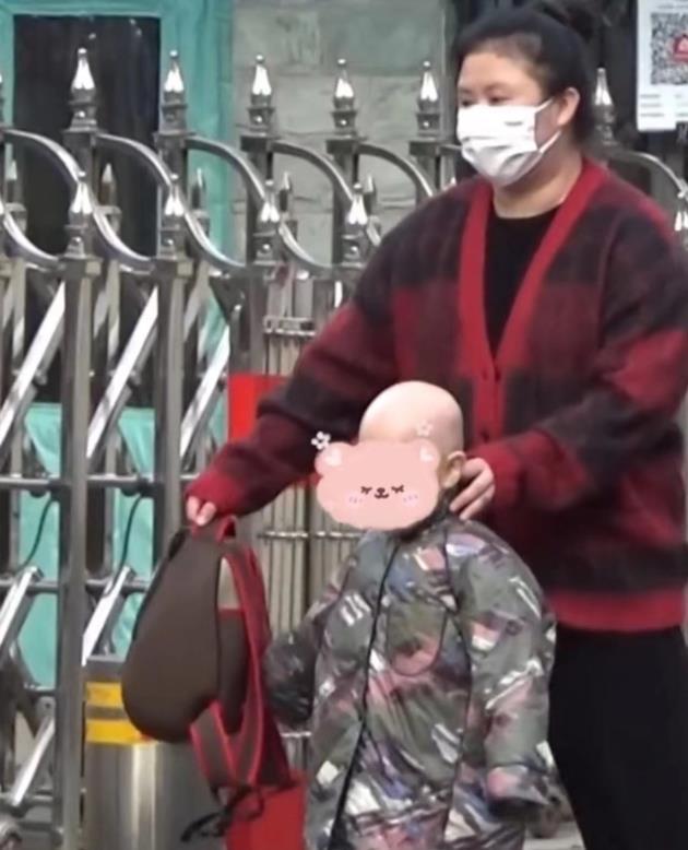 沈腾老婆王琦的简历，沈腾妻子王琦幼儿园接娃