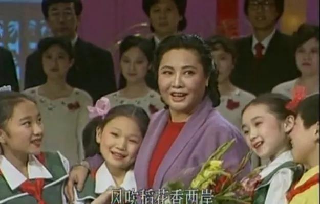 历年春晚回顾合集，央视春晚走过40年