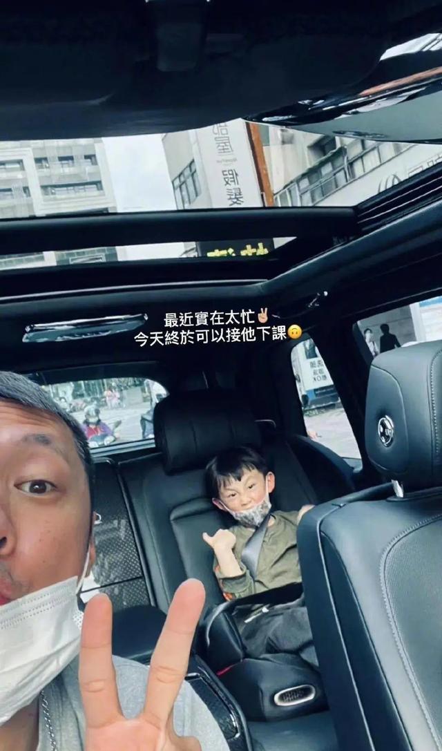 余文乐nft像素风头像，火热，因虚拟社交带来身份认同