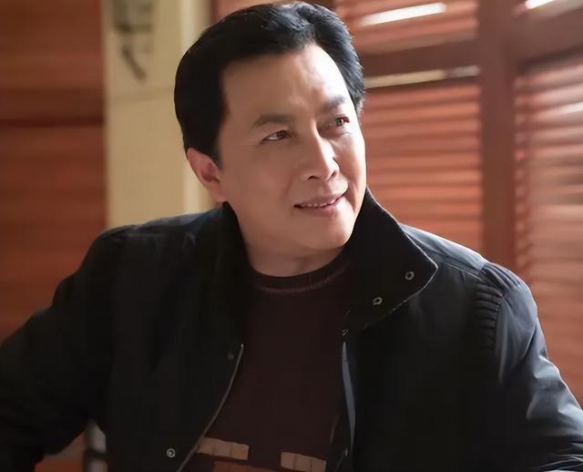 唐国强的妻子是谁，唐国强两段婚姻（唐国强前妻和现任是谁）