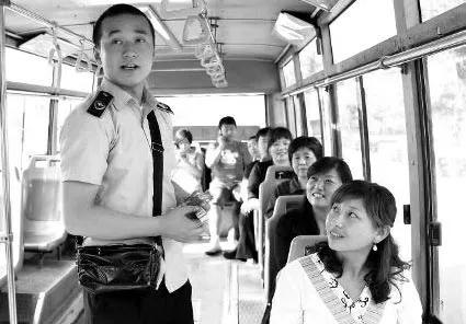 bus公交什么意思，bus是公交车