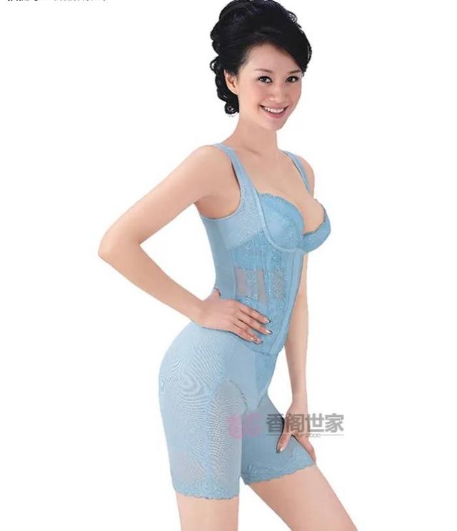 柳岩傲人的身材一直备受网友羡慕，吴尊模仿球星动作